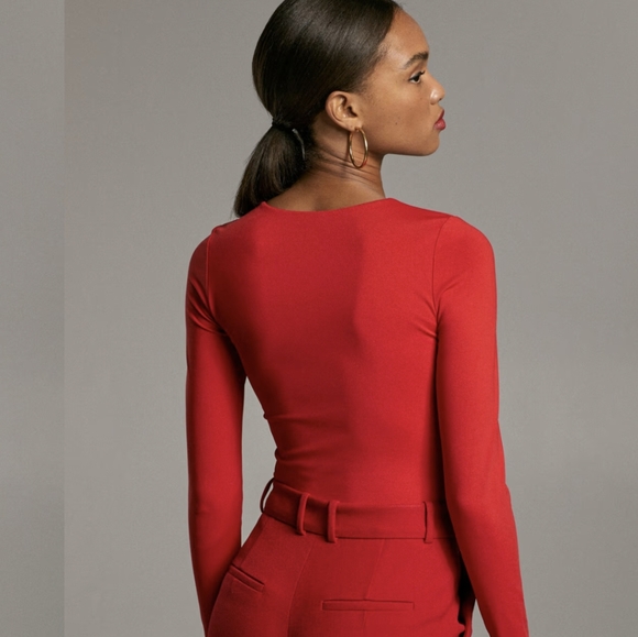 Aritzia Babaton long sleeve cut out Top. - Picture 3 of 6